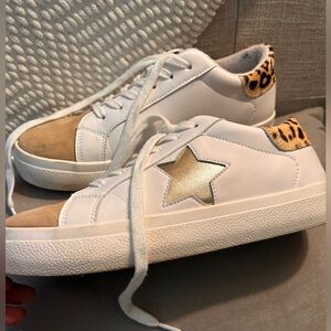 Steve Madden womens statement sneakers. Gently worn.